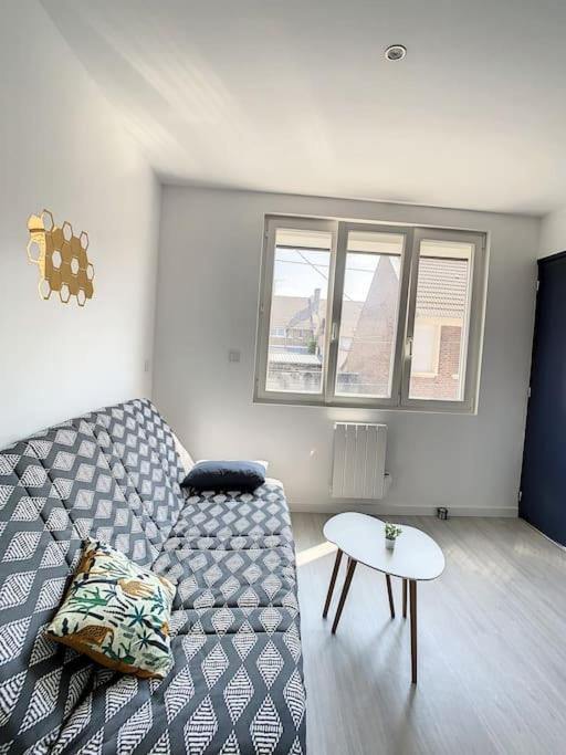 Cosy T2 Wifi Parking Proche Gare Centre Ville Saint-Quentin  Esterno foto
